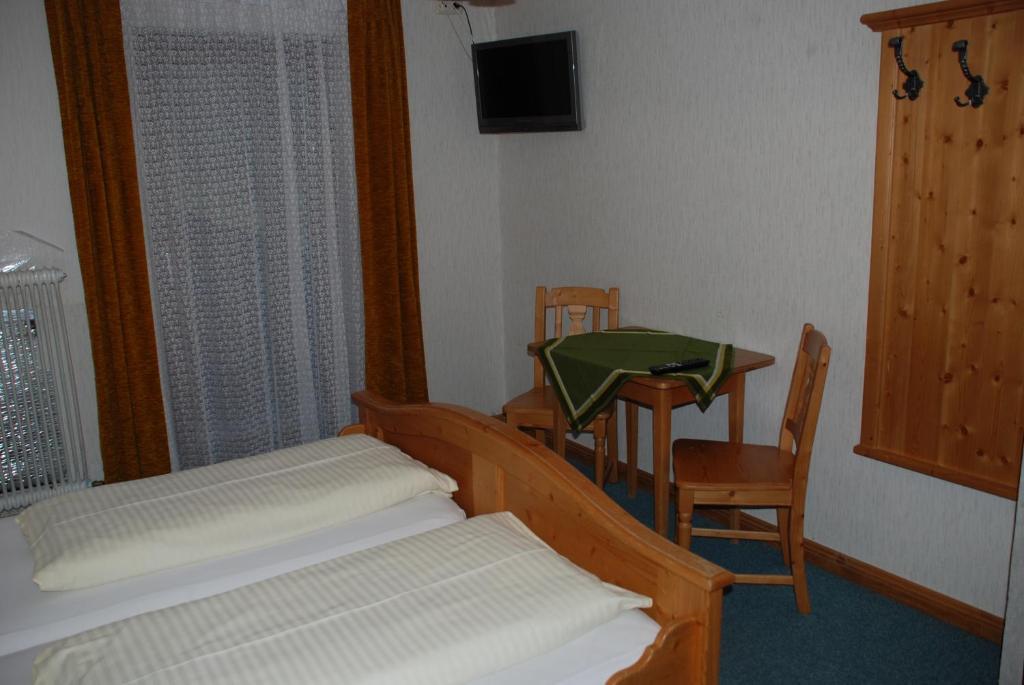 Pension Baeuerle Heiligenblut Room photo